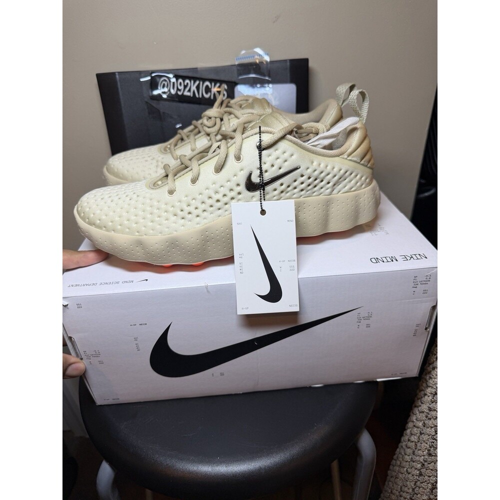 Nike Mind 002 Light Khaki Hyper Crimson Men’s Size 9 Sneakers HQ4308-200 New - Picture 3 of 16